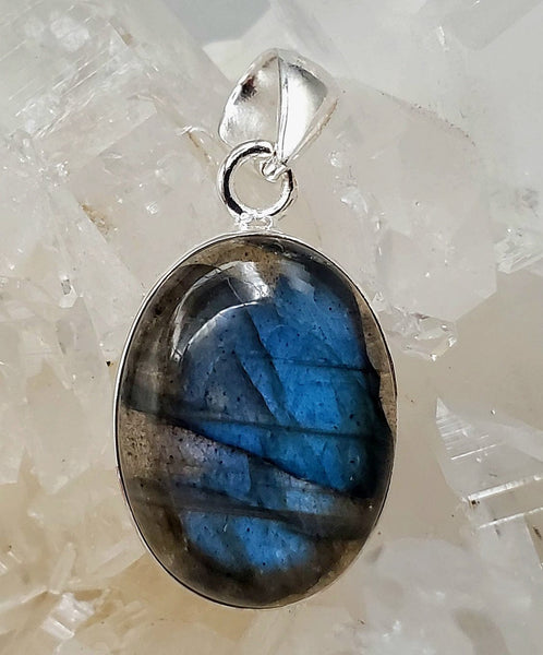 Labradorite in Sterling Silver Pendant